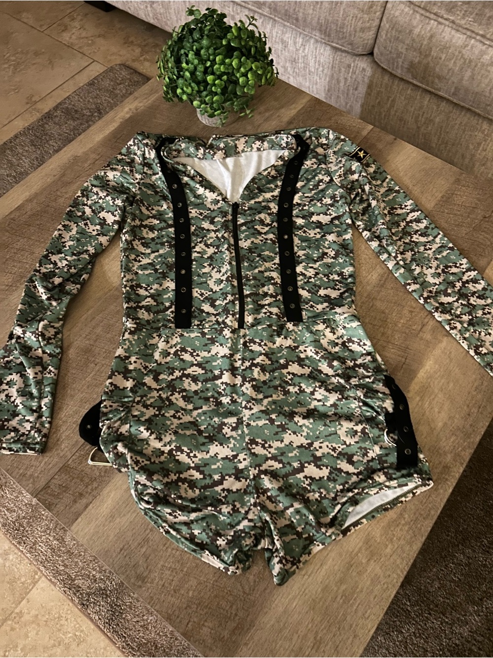 Spirit Halloween costume Camo Print Long-Sleeve Romper Bodysuit - Green Camo